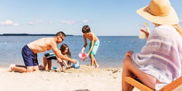 A group of people playing on the beach
AI-generated content may be incorrect.